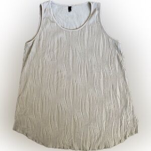 Lillusory cream textured tank
